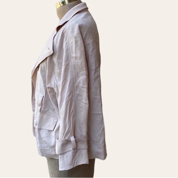 Vince linen blended gorgeous blazer/jacket with great pockets. Beautiful. - Picture 5 of 15